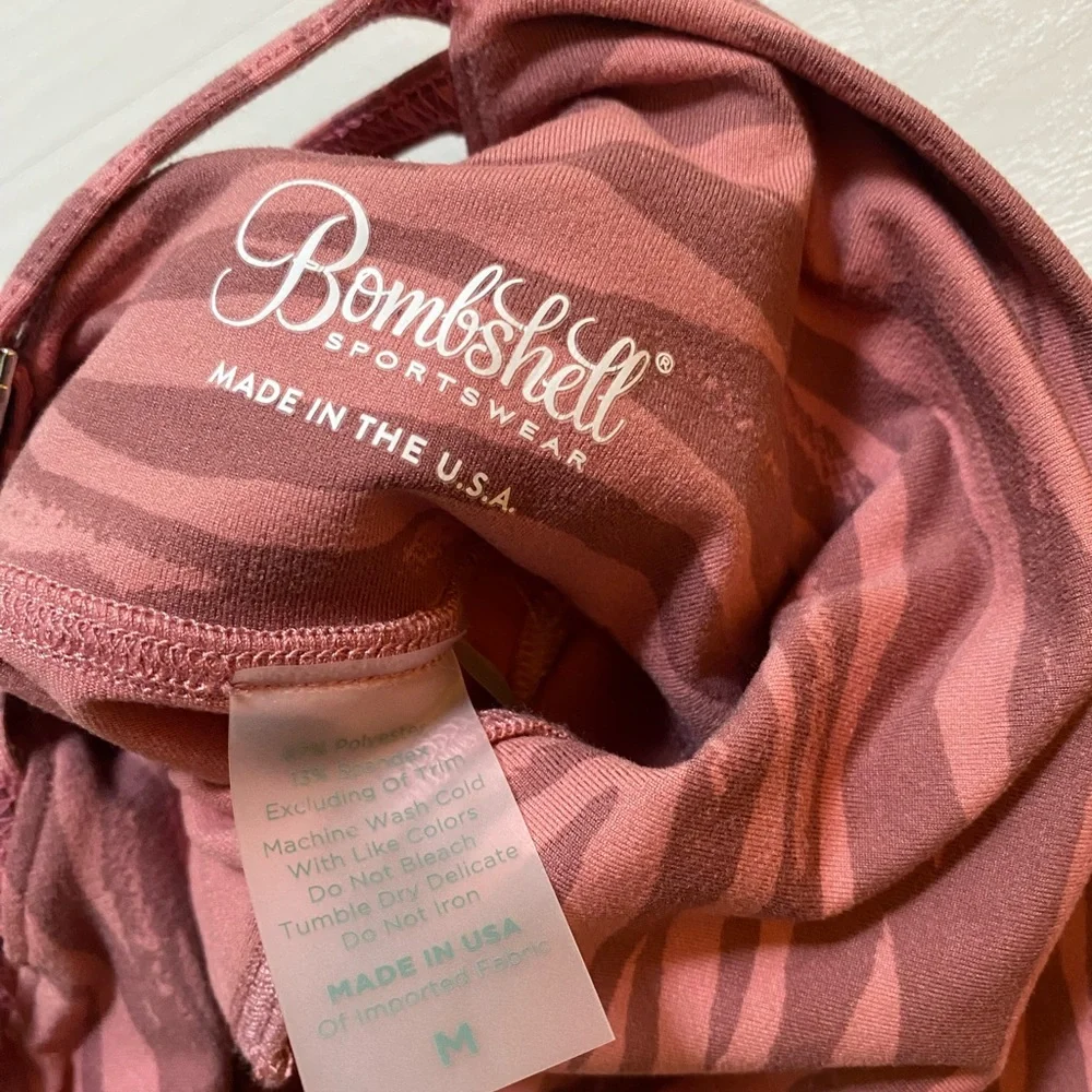 Bombshell Sportswear Set - Picture 11 of 12